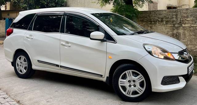 https://images10.gaadi.com/usedcar_image/4598519/original/processed_920f459d-18ca-4ca7-a9ce-fb93be9fc8e5.jpg?imwidth=6400
