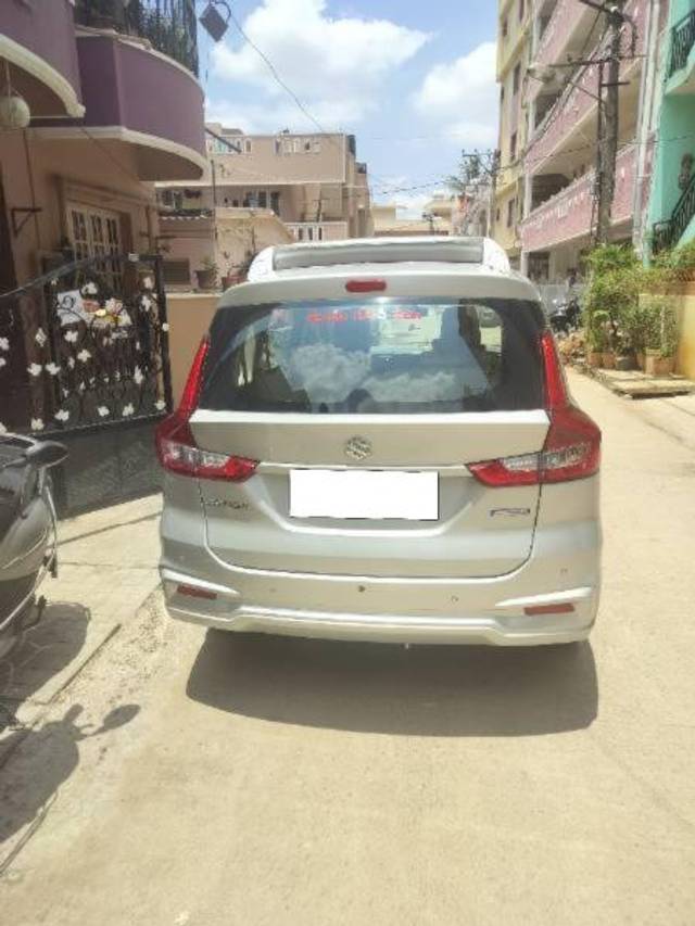 https://images10.gaadi.com/usedcar_image/4598532/original/processed_f5cf200f-86ab-4131-90a7-741acb1fe496.jpg?imwidth=6401