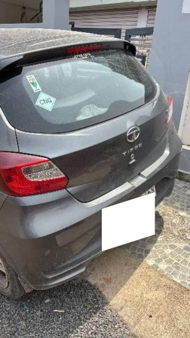 https://images10.gaadi.com/usedcar_image/4598553/original/processed_ed5e1e34-0cba-4f18-b241-0b9d0d43c0f8.jpeg?imwidth=6401