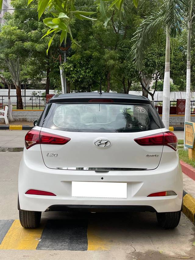 https://images10.gaadi.com/usedcar_image/4598577/original/processed_8097951e425d345d6e2db849aa72d61f.jpg?imwidth=6402
