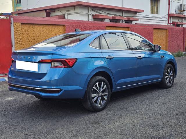 https://images10.gaadi.com/usedcar_image/4598591/original/processed_e36328d5c765ec4ae65fd0c82c9908b5.jpg?imwidth=6402