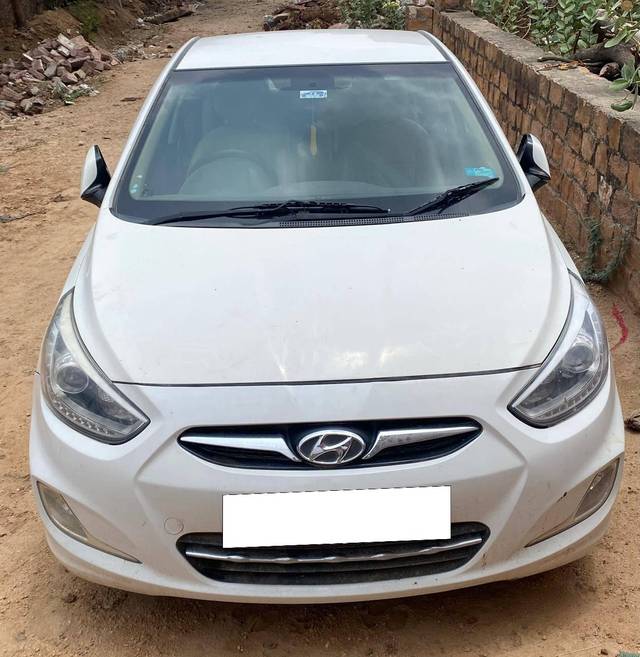 https://images10.gaadi.com/usedcar_image/4598625/original/processed_fbe1f1bd-2d0c-4196-a67b-094c804a7247.jpg?imwidth=6400