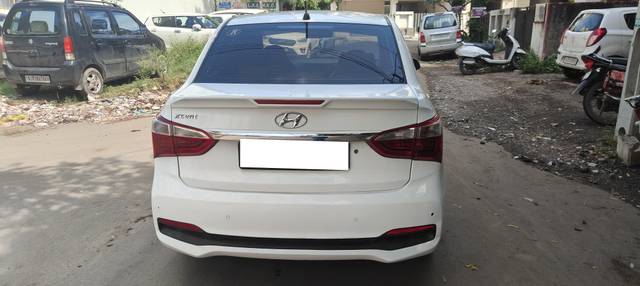 https://images10.gaadi.com/usedcar_image/4598639/original/processed_eafae75261c23930a6f86df5f98fe0ab.jpg?imwidth=6402