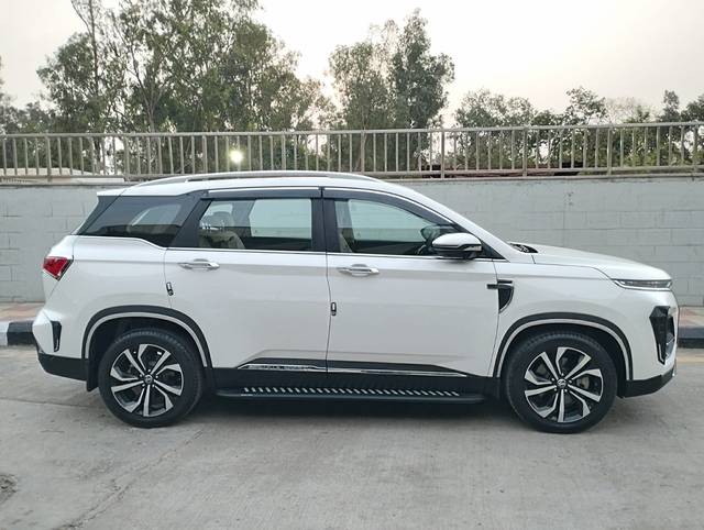https://images10.gaadi.com/usedcar_image/4598640/original/28170c8916e6b62b00994cc2c384a29c.jpg?imwidth=6401