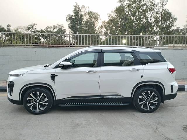 https://images10.gaadi.com/usedcar_image/4598640/original/4a9be176fbdb6d54dd854c577c29806e.jpg?imwidth=6402