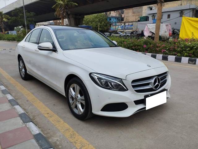 https://images10.gaadi.com/usedcar_image/4598664/original/processed_c8ae54f8d00f22e0d5db7ba220a046c1.jpg?imwidth=6400