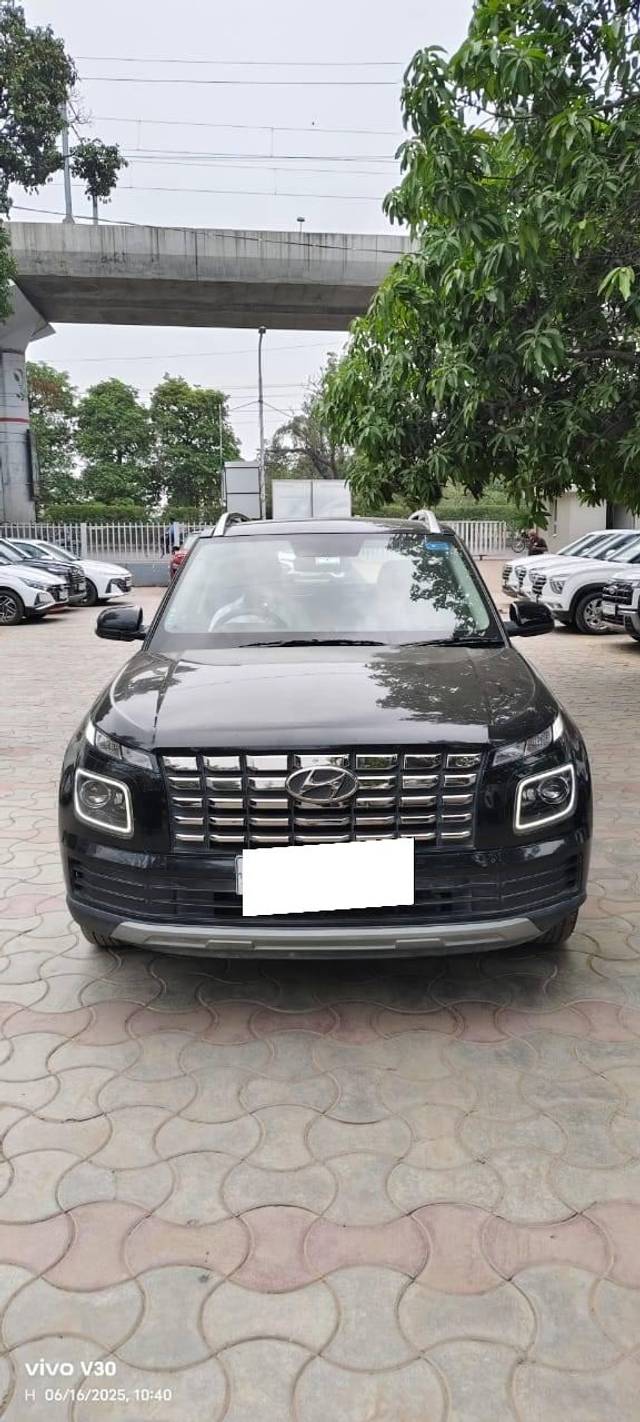 https://images10.gaadi.com/usedcar_image/4598707/original/processed_d5eef74f3930aee6ce89d7e49a04081b.jpg?imwidth=6400