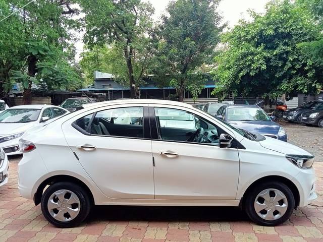 https://images10.gaadi.com/usedcar_image/4598717/original/3860283d8e0e89039299ce4adffb20c0.jpeg?imwidth=6401