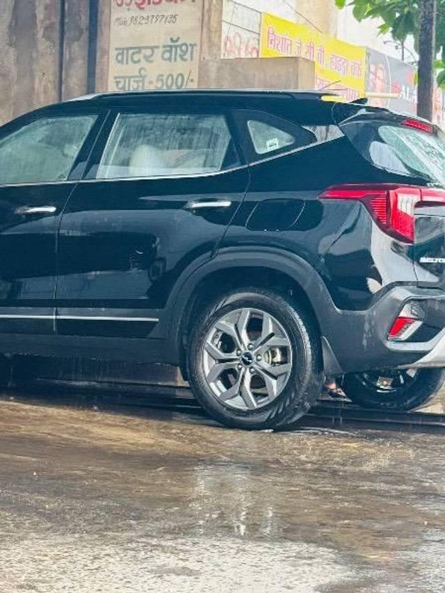 https://images10.gaadi.com/usedcar_image/4598735/original/processed_465e870d-2cb0-4e8b-98cc-bd2318f0458c.jpeg?imwidth=6401