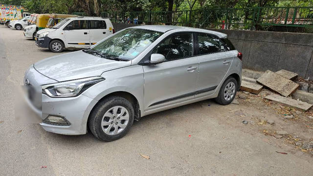 https://images10.gaadi.com/usedcar_image/4598738/original/4e56e432-db71-46b8-abd3-f47e8e762803.png?imwidth=6400