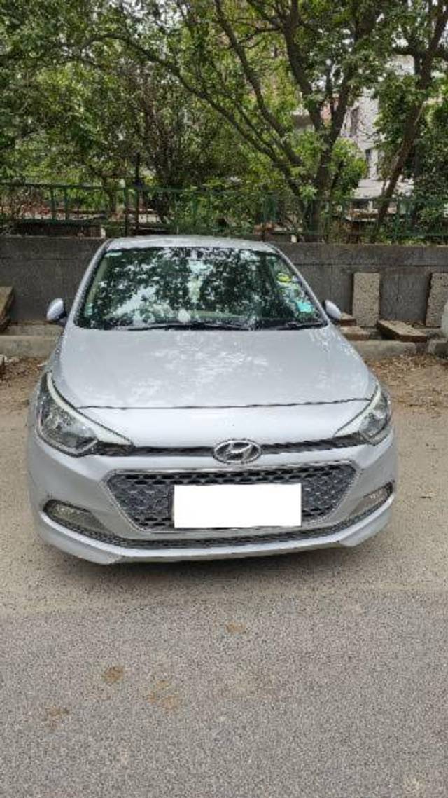 https://images10.gaadi.com/usedcar_image/4598738/original/processed_1bb396f9-0500-4f52-9e0c-bbba3d5bf510.jpg?imwidth=6402