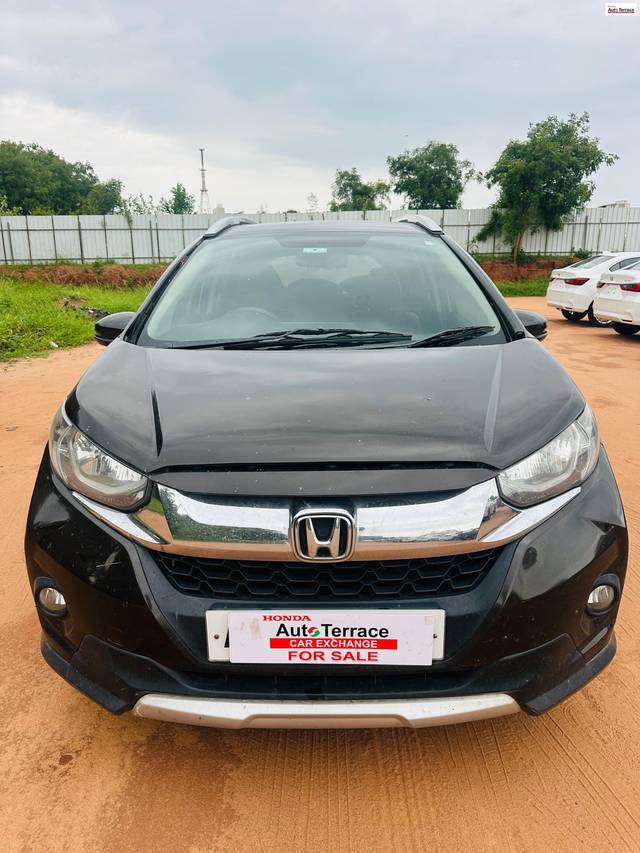 https://images10.gaadi.com/usedcar_image/4598763/original/09067945fd4d6ef8d20f0df0c8e37b42.jpg?imwidth=6400