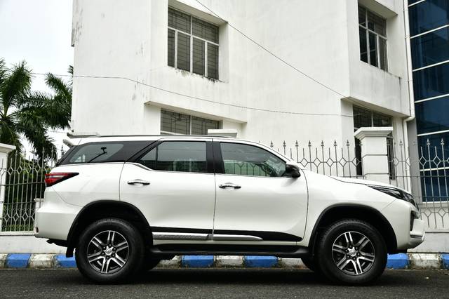 https://images10.gaadi.com/usedcar_image/4598808/original/293df862fc450653872e8890679f8197.jpg?imwidth=6401