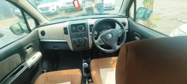 https://images10.gaadi.com/usedcar_image/4598822/original/5cb75bf5077e5989dc8498b55c52aa4c.jpeg?imwidth=6402