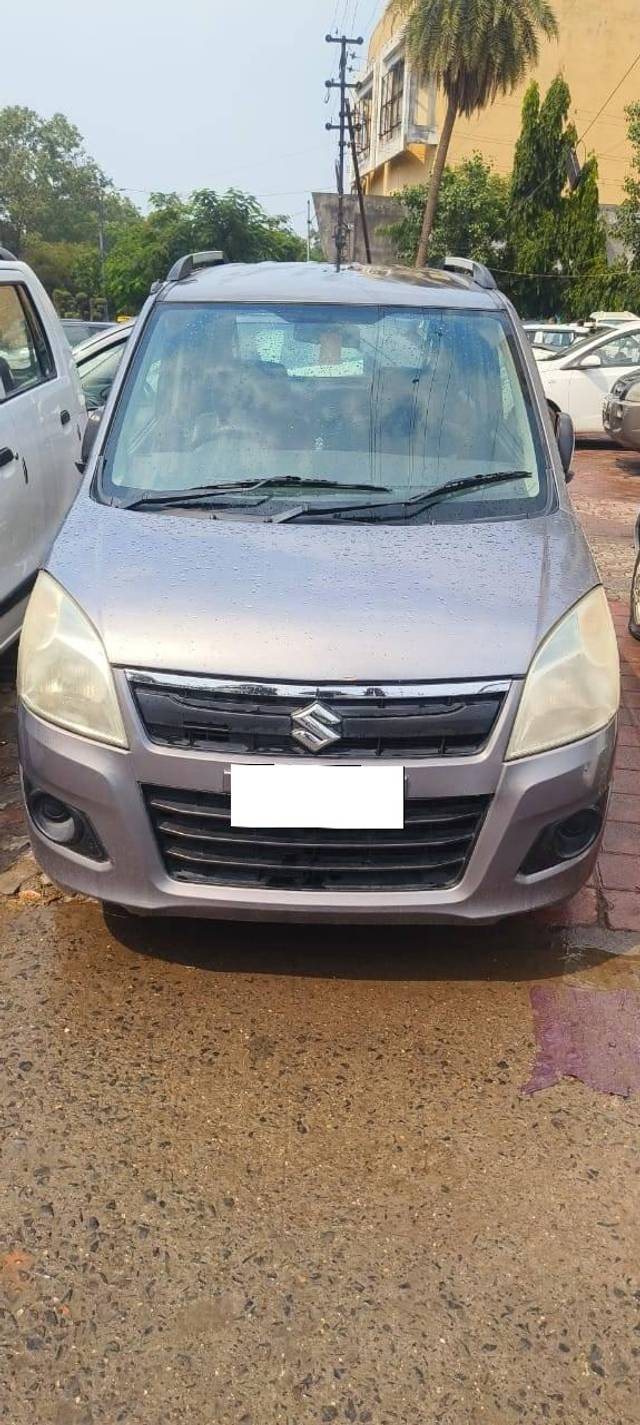https://images10.gaadi.com/usedcar_image/4598836/original/processed_ecc7560bfe306dc6f2ebb43e45b55b95.jpeg?imwidth=6400