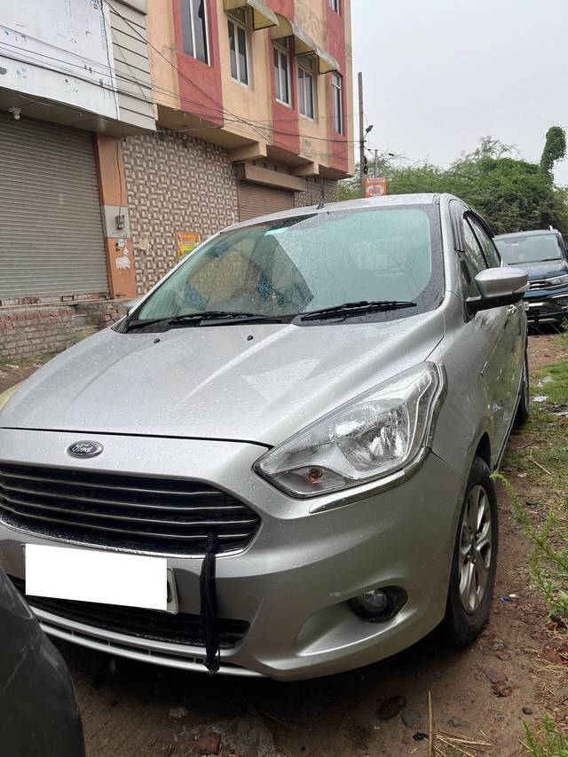 https://images10.gaadi.com/usedcar_image/4598853/original/processed_82430d54-8ff9-4b4c-a475-f2030217c4fb.jpeg?imwidth=6400
