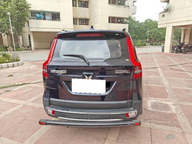 https://images10.gaadi.com/usedcar_image/4598866/original/processed_b0f7326b-9ef6-4d8f-ab7e-be88197bfeb0.jpg?imwidth=6402