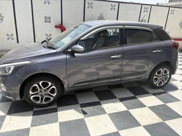 https://images10.gaadi.com/usedcar_image/4598886/original/processed_d07295a143e6527e39e0e088b759a864.jpeg?imwidth=6400