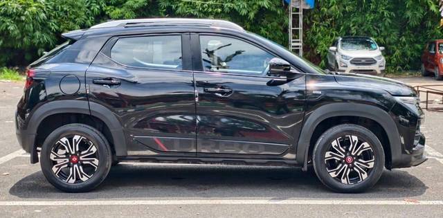 https://images10.gaadi.com/usedcar_image/4598887/original/processed_13b083af-357c-423a-b648-9179b234eb7a.jpg?imwidth=6401