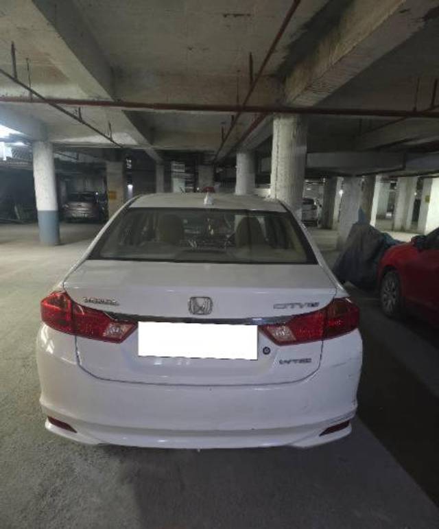 https://images10.gaadi.com/usedcar_image/4598896/original/processed_d94482e5-8280-4975-ad74-34a13c470559.jpg?imwidth=6401