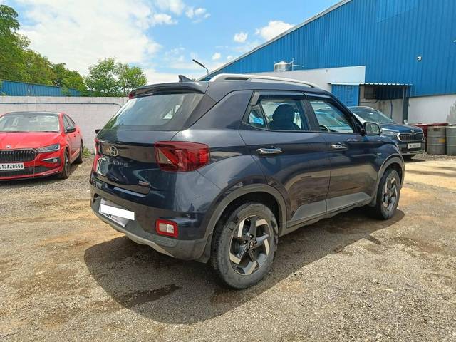https://images10.gaadi.com/usedcar_image/4598899/original/processed_2623b0af015d294ddbbb6afbd3f6f90f.jpg?imwidth=6402