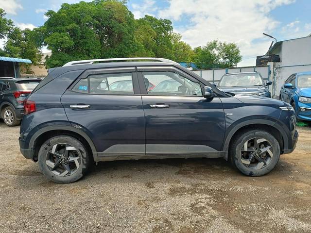 https://images10.gaadi.com/usedcar_image/4598899/original/processed_df9f4412f8feb7a5bbf35f7588f571dd.jpg?imwidth=6401