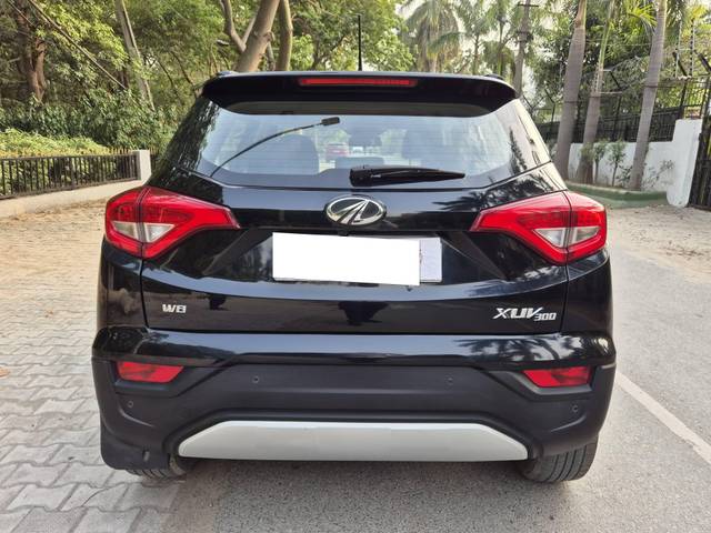 https://images10.gaadi.com/usedcar_image/4598903/original/processed_cada186bb6ff0113bb6492fbf2661fe0.jpg?imwidth=6402