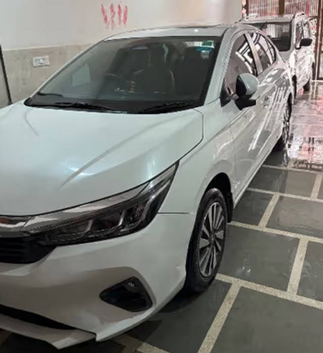 https://images10.gaadi.com/usedcar_image/4598933/original/2c2ed25c-f522-4120-b090-18d602b060c1.png?imwidth=6400