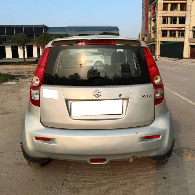 https://images10.gaadi.com/usedcar_image/4598964/original/processed_5be5f22933daffd3f7240325ccdec93a.jpg?imwidth=6401