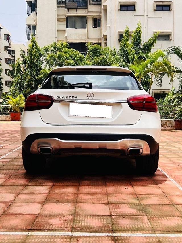 https://images10.gaadi.com/usedcar_image/4598975/original/processed_45b7aaba76f9527f88170a1dc8f87a6b.jpeg?imwidth=6402