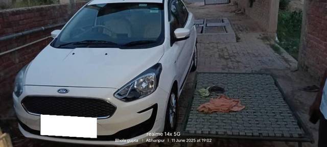 https://images10.gaadi.com/usedcar_image/4598987/original/processed_e4daea68-2a7a-4696-b819-3a82b848e328.jpg?imwidth=6400