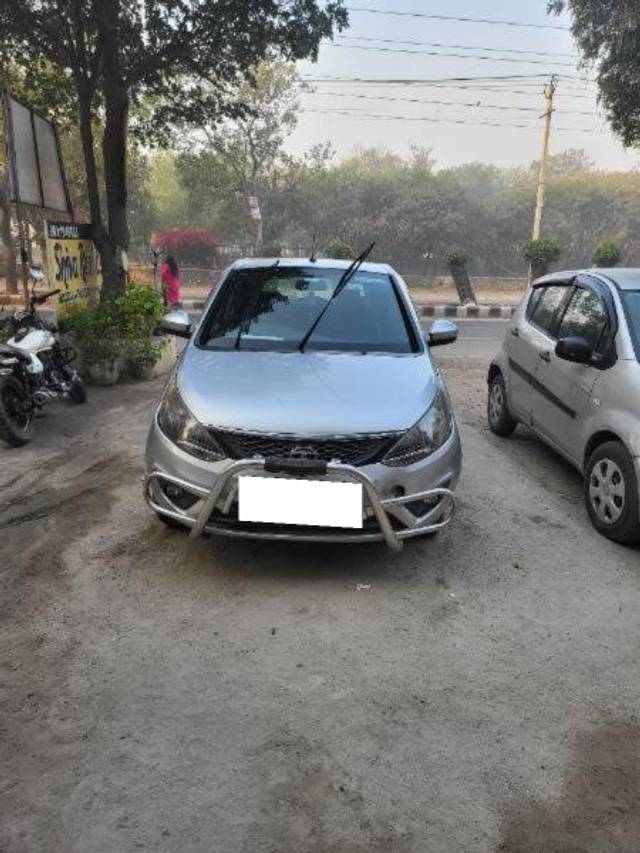 https://images10.gaadi.com/usedcar_image/4599006/original/processed_6677a472-bca9-443d-af7e-a182eab18d6b.jpg?imwidth=6400