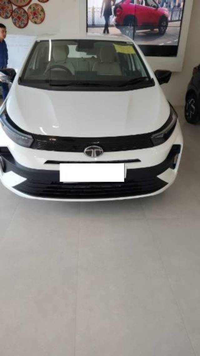 https://images10.gaadi.com/usedcar_image/4599033/original/processed_6c9ee6a1-9ef9-482c-b42a-5e24146bb6fe.jpg?imwidth=6400