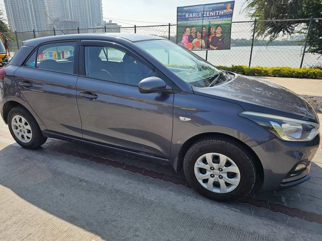 https://images10.gaadi.com/usedcar_image/4599047/original/processed_a8627c9d52361a512b184dbd3e1ce4ca.jpg?imwidth=6400