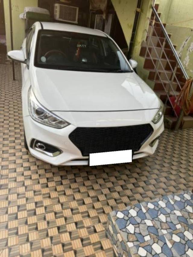https://images10.gaadi.com/usedcar_image/4599083/original/processed_93aa7302-2d3d-4df6-b07b-14281f705ccc.jpg?imwidth=6400