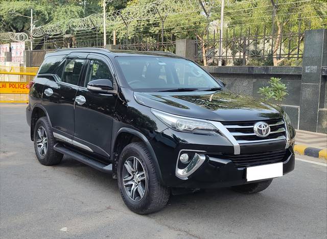 https://images10.gaadi.com/usedcar_image/4599128/original/processed_81ad024aec8ae1f98f9349e88308c1d4.jpg?imwidth=6400