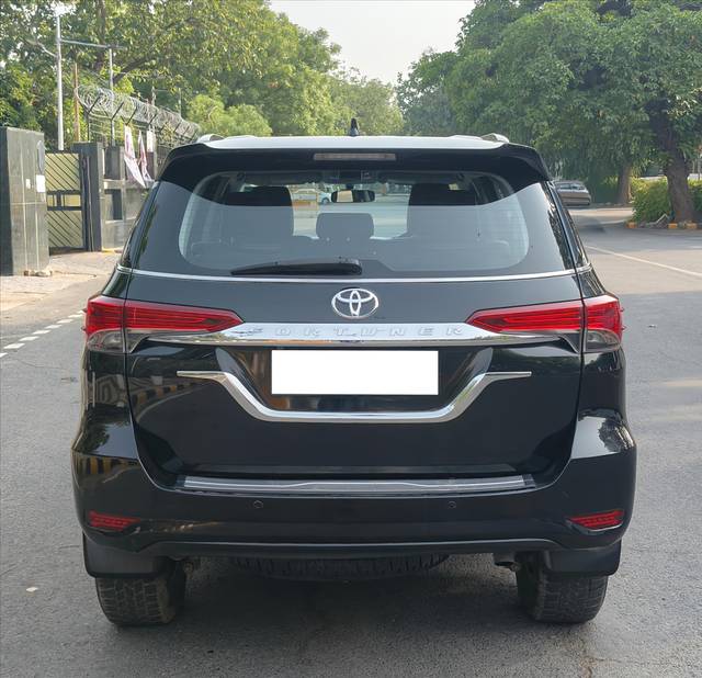 https://images10.gaadi.com/usedcar_image/4599128/original/processed_d281f14afe832ea64ba40e98e3599819.jpg?imwidth=6402