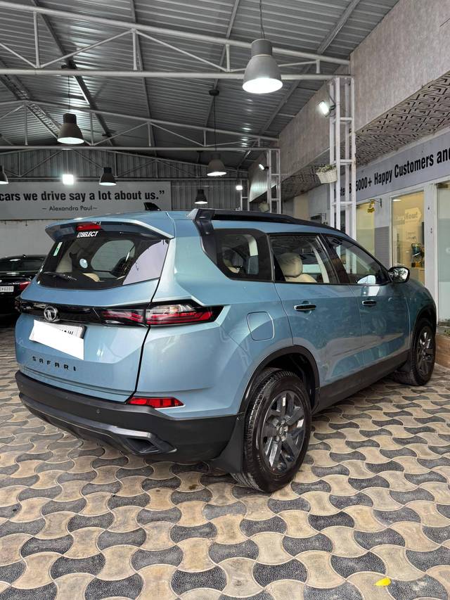 https://images10.gaadi.com/usedcar_image/4599141/original/processed_a407ee418c982cc80a90f66bf51fd987.jpg?imwidth=6402