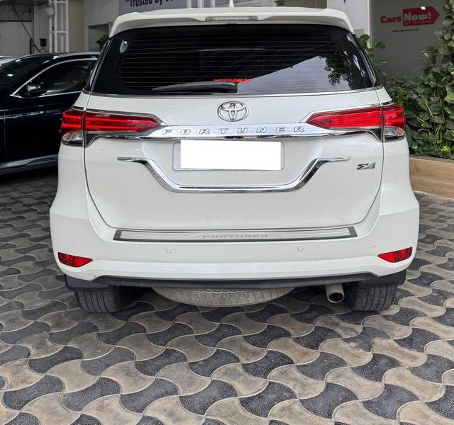 https://images10.gaadi.com/usedcar_image/4599156/original/processed_cb707734489c2b8f774b44fb84a8d6da.jpg?imwidth=6402