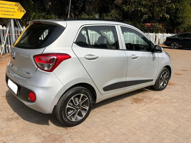 https://images10.gaadi.com/usedcar_image/4599169/original/processed_d891a80c9a26a90cd4dc40be0b153c07.jpg?imwidth=6402