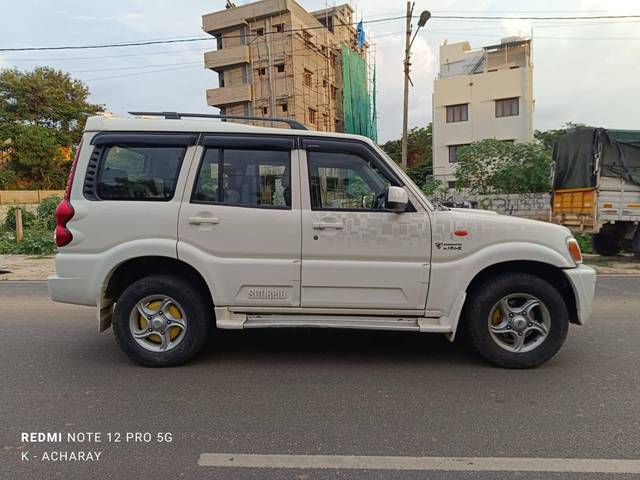 https://images10.gaadi.com/usedcar_image/4599176/original/processed_2ab2823329fa95174fe2c6822eda115a.jpg?imwidth=6401
