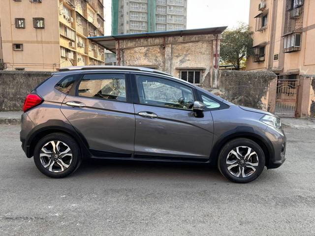 https://images10.gaadi.com/usedcar_image/4599178/original/processed_16c71824b5764936117e9c815f3733b3.jpg?imwidth=6401