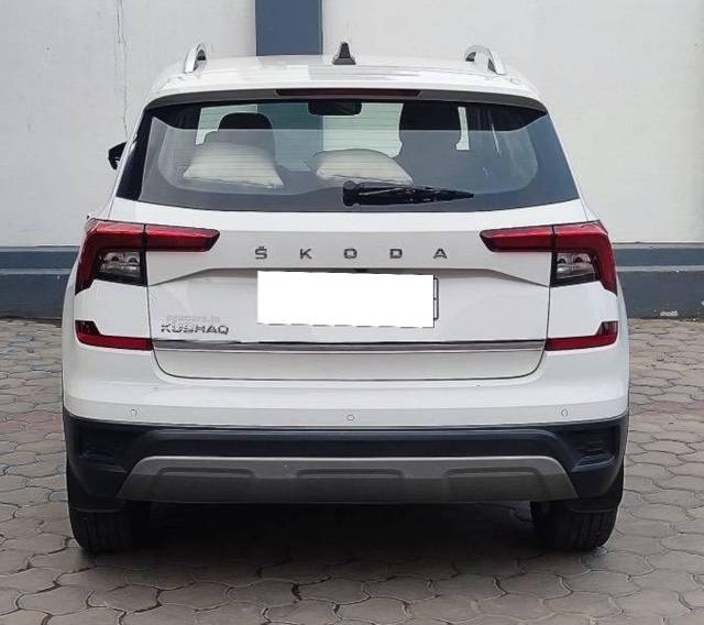 https://images10.gaadi.com/usedcar_image/4599189/original/processed_9ebd637c-ea3f-40f6-92c9-3767231b2f71.jpeg?imwidth=6402
