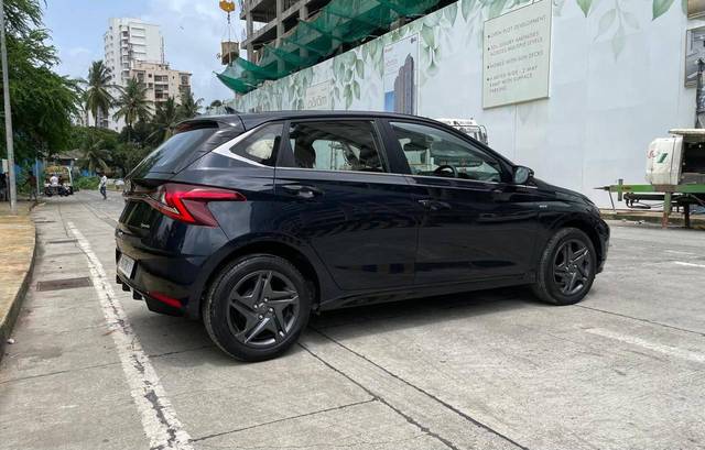 https://images10.gaadi.com/usedcar_image/4599199/original/processed_866a760603dd34a2a4475b44e8612fa3.jpg?imwidth=6402