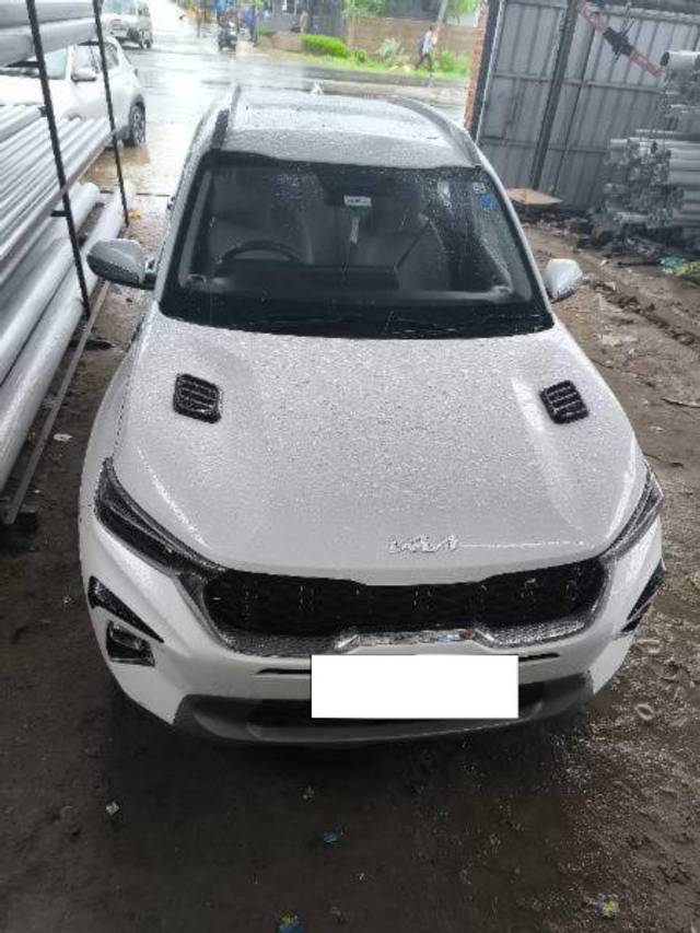 https://images10.gaadi.com/usedcar_image/4599261/original/processed_7283bd26-d13f-49a5-adaf-4a43244c6ca8.jpg?imwidth=6400