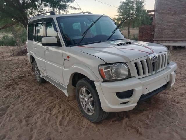 https://images10.gaadi.com/usedcar_image/4599264/original/processed_51ad17d8-9c43-4aa5-806a-3bf4921f09e7.jpeg?imwidth=6400