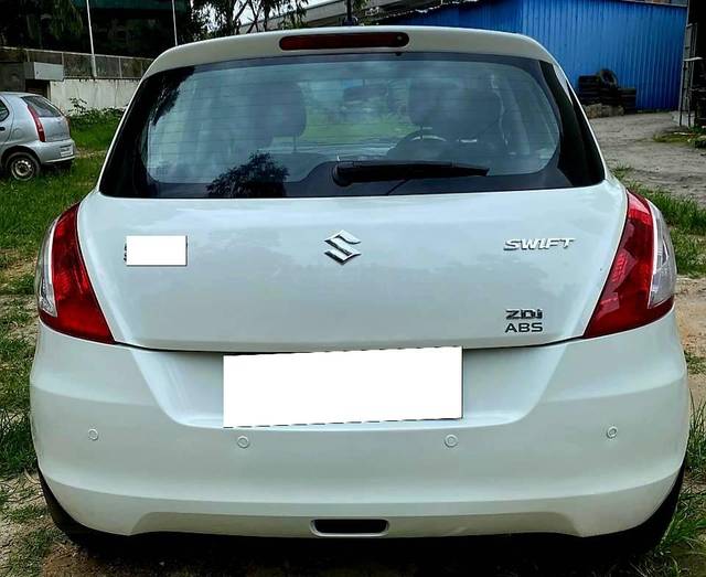 https://images10.gaadi.com/usedcar_image/4599272/original/processed_4deea0e00e0947e3013be9a6509ce6e9.jpg?imwidth=6402