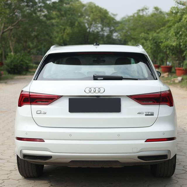 https://images10.gaadi.com/usedcar_image/4599274/original/processed_f63b36fe-52a3-44fa-8b70-2602ec8b31fa.jpg?imwidth=6402