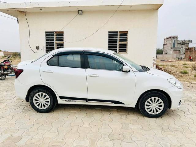 https://images10.gaadi.com/usedcar_image/4599276/original/processed_d3a4f6012bf7868f70681d63f107fdb8.jpg?imwidth=6401