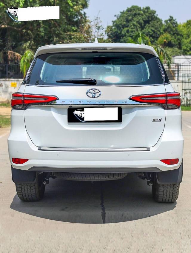 https://images10.gaadi.com/usedcar_image/4599282/original/processed_0b358912-b5d0-4b77-8c86-31abe1a1ff9d.jpg?imwidth=6402